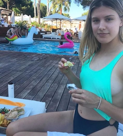 Eugenie Bouchard Eugene Bouchard, Genie Bouchard, Elizabeth Berkley, Eugenie Bouchard, Professional Tennis Players, Hunting Women, Sports Celebrities, Maria Sharapova, Fitness Models Female