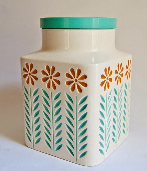 Retro Ceramics, Hornsea Pottery, Vintage Cookies, Mid Century Ceramics, Vintage Kitchenware, Kitchen Canisters, Retro Home, Look Vintage, Vintage Pottery