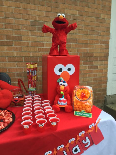 Elmo candy table Elmo And Tango Birthday Party, Elmo Sweet Table Ideas, Elmo Candy Bags, Elmo Birthday Snacks, Elmo Table Decorations, Elmo Goodie Bag Ideas, Elmo Candy Table, Elmo One Year Old Party, Elmo Treat Table