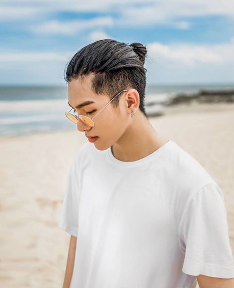 Ponytail Hairstyles For Men, Man Bun Haircut, Man Bun Undercut, Grey D, Curly Hair Fade, Man Bun Hairstyles, Undercut Long Hair, Black Wedding Hairstyles, Gents Hair Style