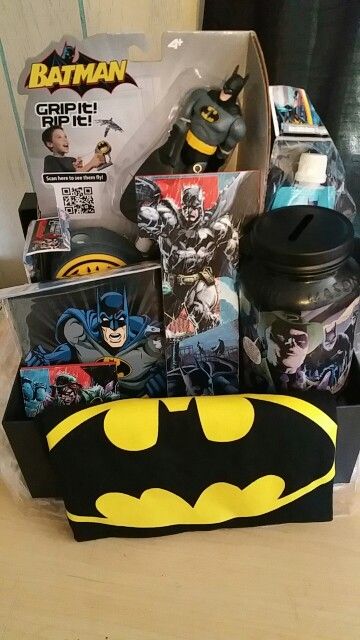 Batman Gift Basket, Batman Easter Basket, Batman Gifts, Boyfriend Gift Basket, Birthday Gifts For Boyfriend Diy, Themed Gift Baskets, Bf Gifts, Creative Gifts For Boyfriend