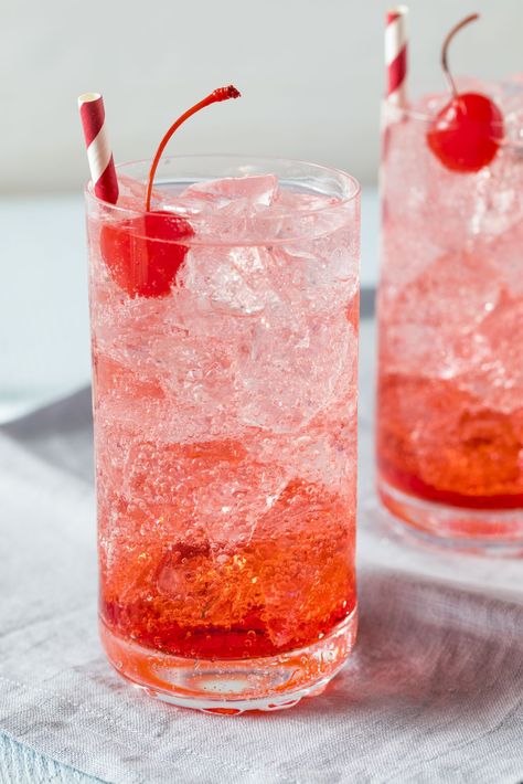 Shirley Ginger- TownandCountrymag.com Best Mocktail Recipe, Shirley Temple Drink, Resep Koktail, Easy Mocktail Recipes, Easy Alcoholic Drinks, Mocktail Recipes, Italian Soda, Non Alcoholic Cocktails, Alcoholic Cocktails