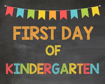 Free First Day of School Sign School Teacher Photo, First Day Of School Photos, First Day Of Kindergarten, Teacher Photo, Chalkboard Printables, School Chalkboard, Kindergarten First Day, Preschool Books, 1st Day Of School