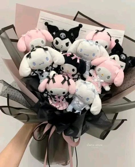 Sanrio Bouquet, Kuromi Room, Doll Bouquet, Gloomy Bear, Hello Kitty Aesthetic, Flower Gift Ideas, Hello Kitty Characters, Hello Kitty Iphone Wallpaper, Hello Kitty Pictures