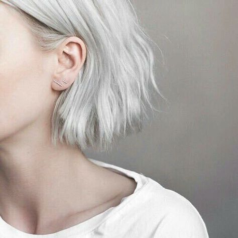 Granny Hair, Short White Hair, Silver Hair Color, Hair Aesthetic, Super Hair, Trendy Hair Color, Platinum Blonde Hair, Blonde Color, Silver Hair