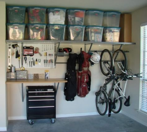 49 Brilliant Garage Organization Tips, Ideas, and DIY Projects - Garage organization is not difficult nor is it expensive. It is however, essential if you want a clean space where everything is relatively easy to find. Whether you have a large garage or just a small space, there are many things that you can do to utilize that space and give yourself a bit of additional storage without taking up the area that you need for cars and other items. #organizing #garage #clutter #diy Rifacimento Garage, Diy Projects Garage, Casa Garage, Garage Storage Inspiration, Garage Organization Tips, Garage Organisation, Garage Storage Solutions, Garage Organization Diy, Small Garage