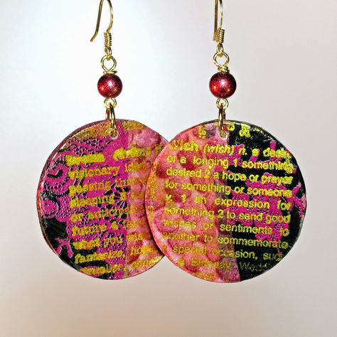 DIY Decoupage Gold Embossed Wood Disc Earrings Tutorial Decoupage Earrings, Diy Decoupage, Art Jewelry Earrings, Perfect Pearls, Recycled Magazines, Diy Bangle Bracelets, Decoupage Diy, Wood Disc, Paper Earrings