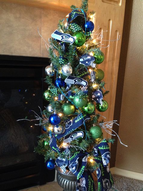 Seattle Seahawks christmas tree Seahawks Christmas, Cristiano Ronaldo Soccer, Seahawks Funny, Seahawks Party, Seahawks Crafts, Seahawks Outfits, Themed Trees, Nadal Tennis, Ronaldo Soccer