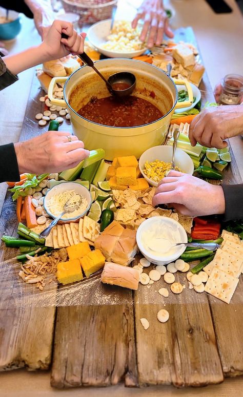 Chic Superbowl Party, Super Bowl Board, Chili Grazing Table, Chili Boards, Tamale Charcuterie Board, Fall Drinking Games, Charcuterie Chili Board, Chili Table Decorations, Chili Bar Set Up