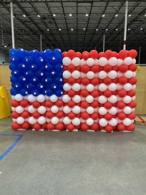 Veterans Day Balloon Decorations, Red White And Blue Themed Party, Fourth Of July Photo Backdrop, Party In The Usa Parade Float, Fourth Of July Balloon Arch, Red White And Blue Backdrop, Red White And Blue Parade Float Ideas, Patriotic Balloon Decorations, Red White And Blue Graduation Decor