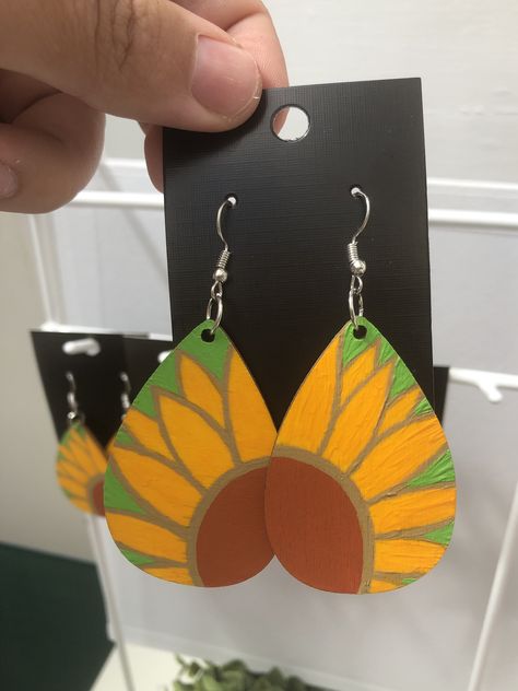 Hand Painted Earrings Wood, Beaded Eye, Wood Jewelry Diy, Wooden Jewelery, Plant Earrings, Earrings Funky, Hand Painted Earrings, Sunflower Earrings, Painted Earrings