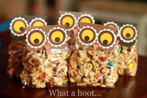 I made the "White Trash" - the "trail mix" in the packages. It was incredibly good! And, I made the owls toppers. Mine came out a little bigger. I also used a Ziploc bag instead of a cello bag. I gave them as gifts - I would make this again! Owl Treat Bags, Owl Snacks, Owl Treats, Happy Home Fairy, Owl Classroom, Savory Meals, Owl Party, School Treats, Owl Theme