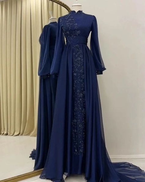 Long Gown Ideas, Hijab Prom Dress, Muslim Prom Dress, Prom Dress Couture, Simple Long Dress, Islamic Fashion Dresses, Muslim Evening Dresses, Gown Ideas, Fall Bridesmaids