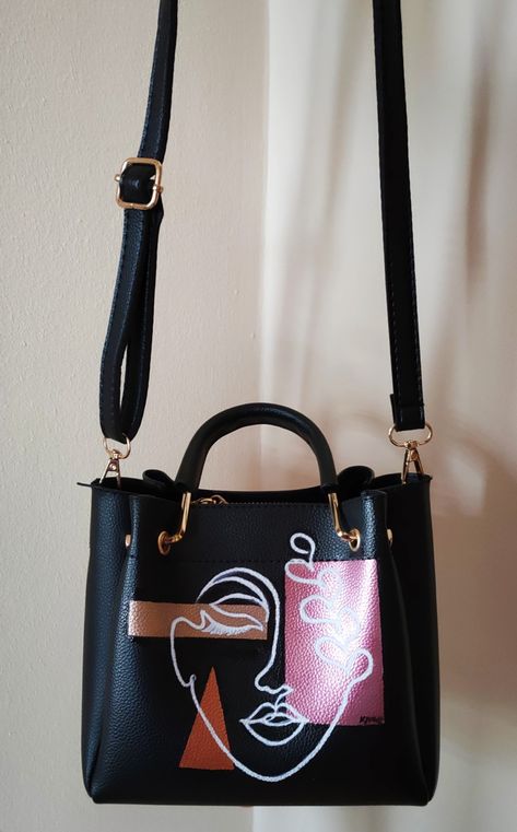 Painted Leather Handbags, Painted Leather Purse Ideas, Leather Painting Bag, Purse Art Paint, Hand Painted Bags Handbags Diy, Painted Handbags Diy, Painted Purses Ideas Diy, Custom Purses Paint, Painting Purses Diy