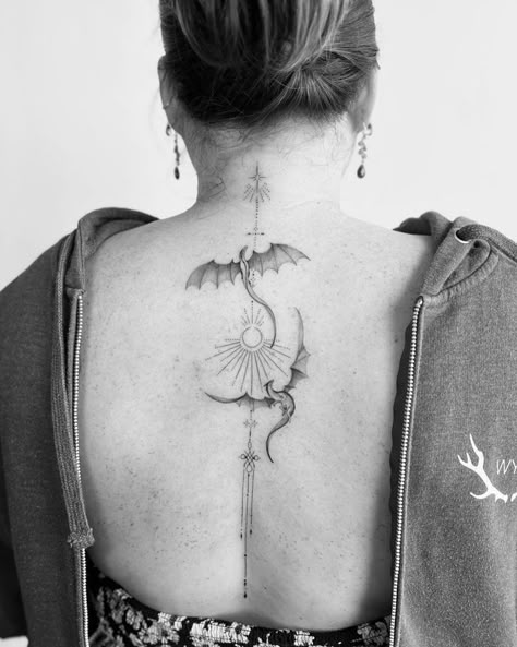 Thinking Tattoo, Fourth Wing Tattoo, Dragon Tattoo Back, Fantasy Tattoo, Iron Flame, Bookish Tattoos, Boho Tattoos, Dragon Tattoo For Women, Flame Tattoos