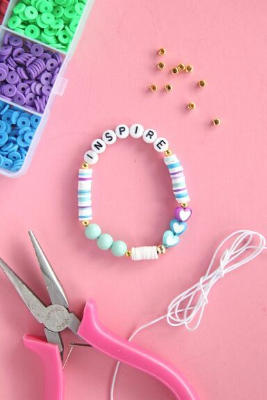 In this post, we’re sharing 6 ways to finish a bead bracelet, including stretchy bracelets, clasps, and adjustable bracelets! 6 Easy Ways to Finish a Bead BraceletMaking bracelets is one of our favorite crafts right now, and while we are not jewelry pros by any means, we have learned a few helpful skills!We’re gonna talk all about our favorite ways to finish bracelets below, but be sure to watch this video to see each step! Want to make your own jewelry? These bestseller pliers a… Make Clay Beads, Bead Bra, Overhand Knot, Bead Tips, Bracelet Kits, Bead Ideas, Crimp Beads, Make Your Own Jewelry, Stretchy Bracelets