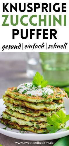 Diese Zucchinipuffer mit Haferflocken sind perfekt als leckeres vegetarisches Abendessen, als gesunder und sättigender Snack für Zwischendurch oder als vegetarische Gemüsebeilage. #zucchinipuffer #zucchini #zucchinifritter Low Sugar Dinners, Zucchini Burger, Zucchini Pancakes, Zucchini Puffer, Zucchini Pizzas, Low Carb Meals Easy, Eat Smart, Easy Healthy Recipes, Food Photo