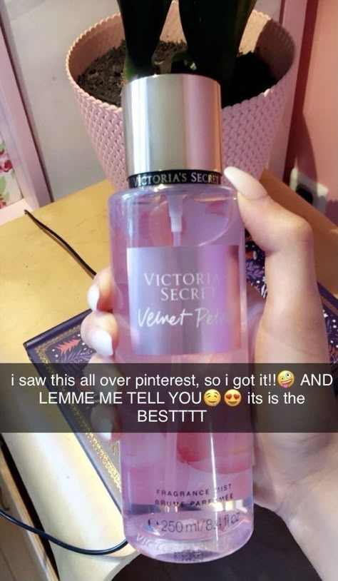 Victoria Secret Body Spray, Perfume Body Spray, Bath And Body Works Perfume, Victoria Secret Perfume, Perfume Scents, Perfume Lover, Smell Goods, Body Care Routine, Body Skin Care Routine