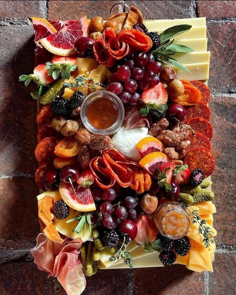 Carchuterie Board, 3 Tier Charcuterie Board, Small Grazing Board, Breakfast Charcuterie Table, Charcuterie Cake, Charcuterie Board Meats, Charcuterie Ideas, Amazing Food Platters, Food Boards