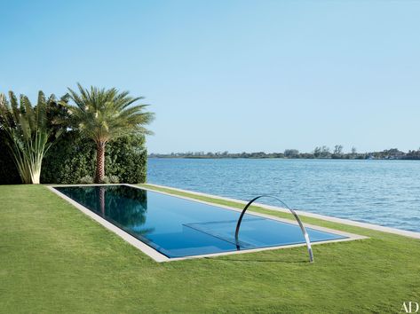 These Modern Pools Make a Minimalist Splash Photos | Architectural Digest Pool Rails, Florida Beach House, Modern Pools, Palm Beach Florida, Swimming Pool Designs, Beach Design, Beach Chic, Waterfront Homes, Celebrity Houses