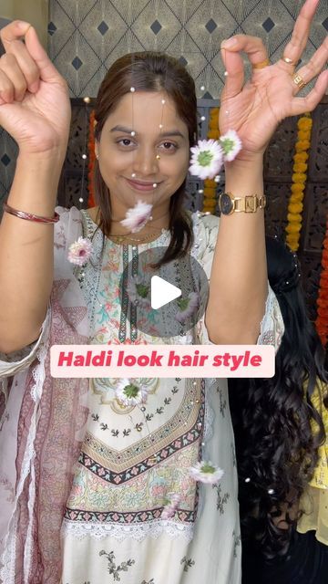 Shikha Rathore on Instagram: "Quick n easy ……..
Beautiful hair styling for your special day 
Like , engagement, haldi , sangeet 😍🥰

#hairstyle #sangeethairstyle #themakeupmantrabsp #hairstylehacks #hairhacks #makeupacademy #bestmakeupacademy" Hair Styles For Haldi, Haldi Hairstyles For Bridesmaid, Hairstyles For Sangeet Function, Hairstyles For Functions, Hairstyle For Haldi Function, Hairstyles For Haldi, Haldi Hairstyle, Haldi Function, Makeup Academy