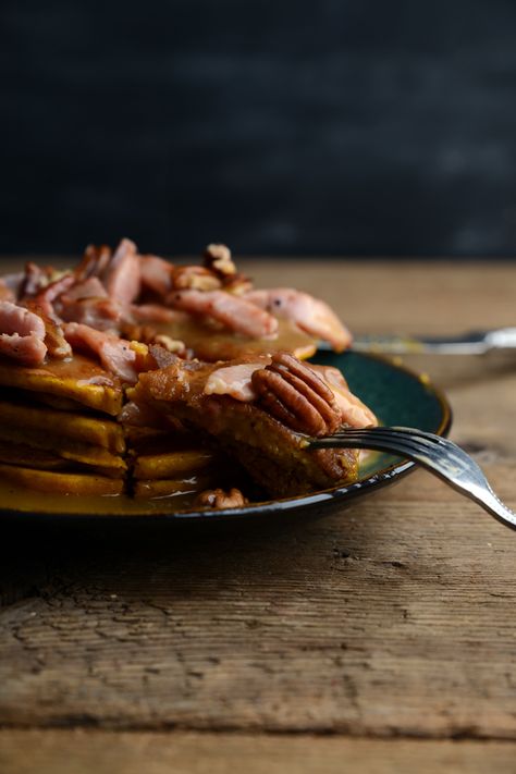 Pancakes With Bacon, Autumn Breakfast, Pecan Pancakes, Eggs And Mushrooms, Make Pancakes, Butterscotch Sauce, Pumpkin Pancakes, Fall Breakfast, Pancakes And Waffles