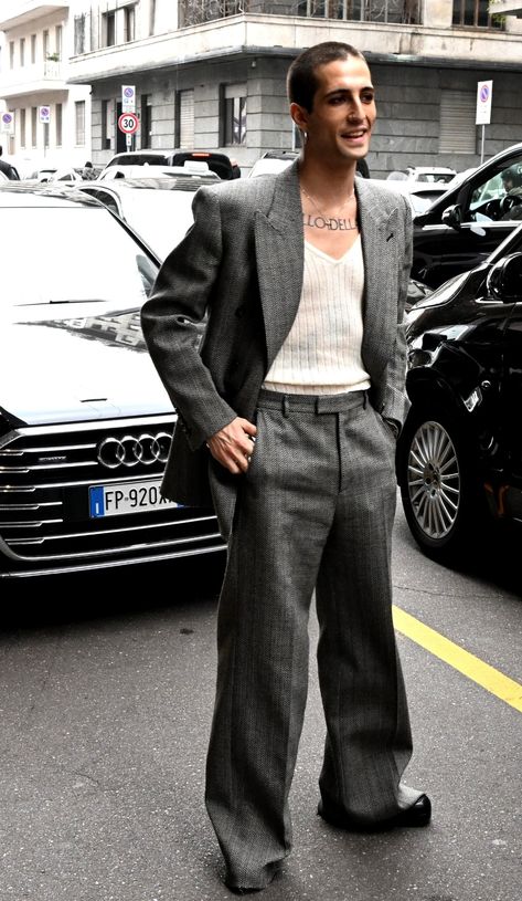 Blazers Street Style, Mens Oversized Suit, Brogues Men Outfit, Baggy Suits Men, Oversized Suits Men, Damiano David Outfit, Trad Fashion, Suit Pants Outfit, Peter Pan Kostüm