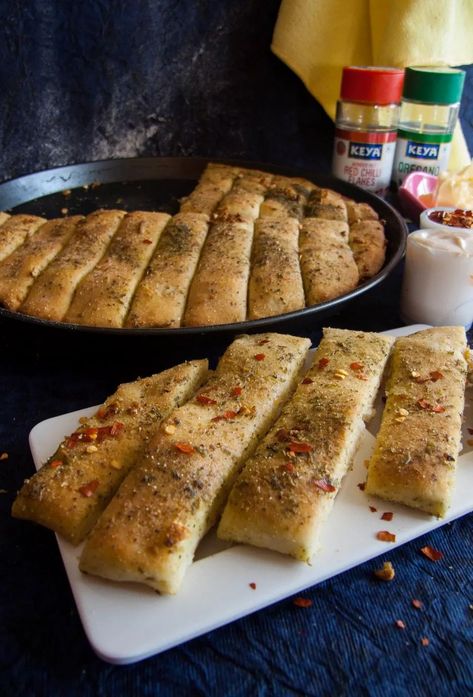 Dominos Style Garlic Bread is a simple garlic bread recipe made in a similar style to the one that is served in Dominos restaurant and uses some very simple ingredients that should mostly be readily available at home. (Step-by-Step Method of Preparation) #garlicbreadsticks #garlicbreadstickrecipe #garlicbread #homemadegarlicbread #garlicbreadrecipe #thetastesofindia Dominos Restaurant, Home Made Garlic Bread Recipe Homemade, Simple Garlic Bread Recipe, Simple Garlic Bread, Garlic Bread At Home, Easy Garlic Bread Recipe, Homemade Garlic Bread Recipe, India Recipes, Egg Free Baking