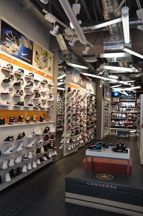 Sportvision Clothe Store, Shoe Store Design, Retail Ideas, Retail Store Interior, Retail Store Design, Shoes Store, Shop Furniture, Lifestyle Store, Store Displays