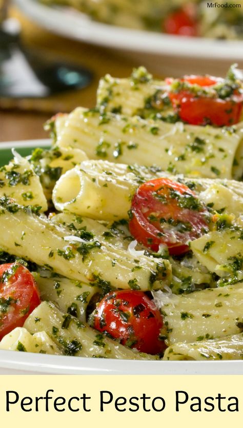 Pasta With Pesto, Pasta Recipes Video, Pesto Pasta Recipes, Vegetarian Pasta Recipes, Garlic Olive Oil, Pasta Pasta, Pasta Dinner Recipes, Chicken Pasta Recipes, Pesto Recipe