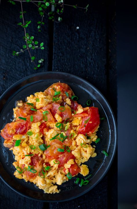 Tomato And Eggs, Scrambled Eggs Healthy, Scrambled Eggs With Tomatoes, Egg Stir Fry, Egg And Tomato, Eggs With Tomatoes, Tomato Breakfast, Tomato Egg, Scrambled Eggs Recipe