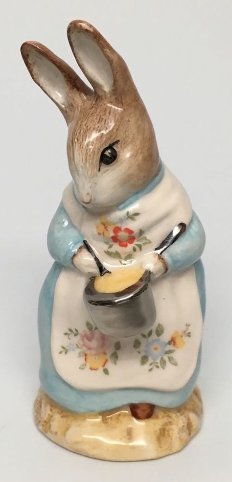 Rabbit Cooking, British Childhood, Beatrix Potter Illustrations, Beatrice Potter, Teapot Cookies, Beatrix Potter Figurines, Peter Rabbit And Friends, Rabbit Nursery, Benjamin Bunny