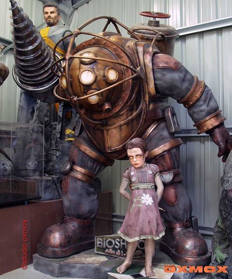 BIOSHOCK - Life Sized Big Daddy and Little Sister Sculpture Now for Sale... Ahhhh I want this in my life... Too bad Im not a millionaire @iamkinamarie Bioshock Game, Bioshock Cosplay, Bioshock Art, Bioshock Series, Armadura Cosplay, Geek Movies, Bioshock 2, Bioshock Infinite, Life Size Statues