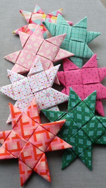 Simple Fabric Ornaments, Scandanavian Star Ornaments, Scandinavian Stars Tutorial, Fabric Ornaments Diy, Scandinavian Stars, Scandinavian Star, Household Crafts, Scandinavian Christmas Ornaments, Holiday Hacks