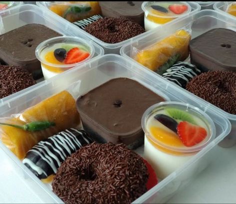 Kids Snack Box, Packaging Snack, Food Business Ideas, Catering Ideas Food, Party Food Platters, Pudding Desserts, Catering Food, Snack Box, Snack Cake