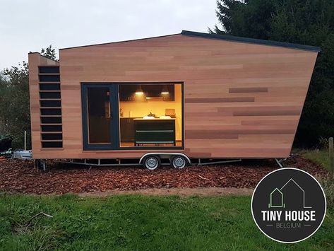 Modern Tiny Home on Wheels by Tiny House Belgium Tiny House Hotel, Tiny Mobile House, Tiny House Towns, Tiny House Exterior, Diy Tiny House, Small Tiny House, Tiny House Trailer, Tiny House Inspiration, Casa Container