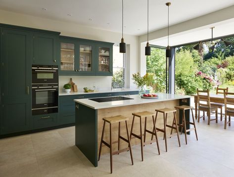 Green kitchen design, Roundhouse Europe Kitchen, Benchmarx Kitchen, Modern Kitchen Design Trends, Green Kitchen Designs, Handleless Kitchen, Life Kitchen, Best Kitchen Designs, Kitchen Design Trends, Design Apartment