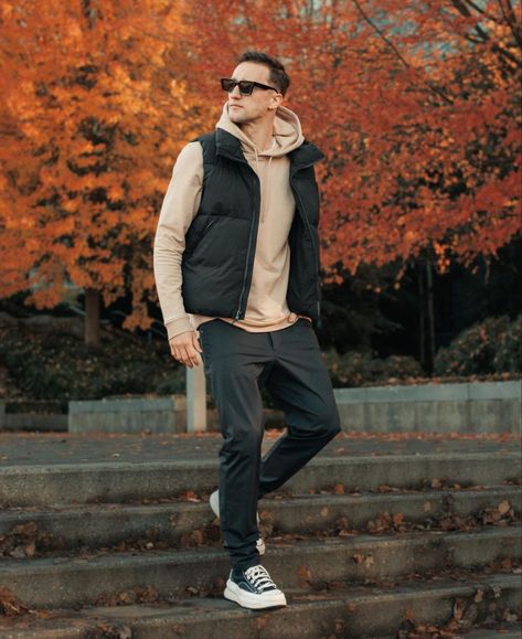 Mens Outfits Vest, Wander Outfit, Vest Outfits Men, Puffer Vest Outfit, Stylish Fall Outfits, Beige Outfit, Fall Outfits Men, Fashion Trends Winter, Winter Outfits Men