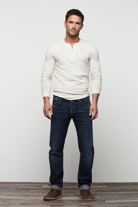 No man can go wrong with a henley this fall. Mens Lumberjack Style, Henley Outfit, Vetements Shoes, Lumberjack Style, White Jeans Men, Basic Fashion, Mens Fashion Smart, Mens Fashion Rugged, Hipster Mens Fashion