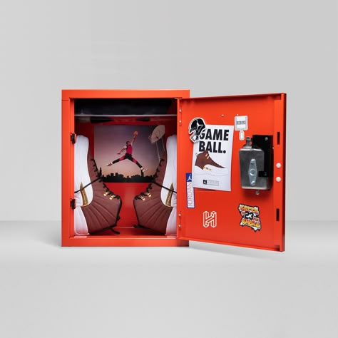 Mini Locker, Pr Boxes, Shoe Box Design, Pr Kit, Seed Kit, Toy Packaging, Air Jordan 12, Creative Display, Graphic Design Packaging