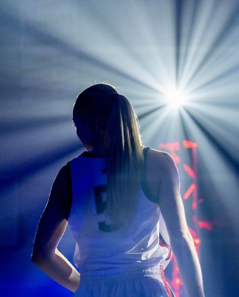 Basketball Girlfriend, Basketball Motivation, Uconn Womens Basketball, Paige Bueckers, Masc Women, College Basketball Jersey, Future Girlfriend, Sport Player, Basketball Girls