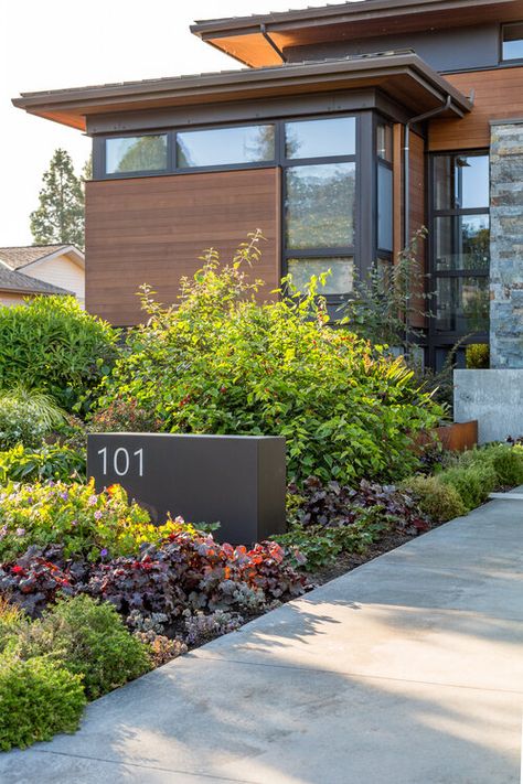 Contemporary Lodge, Newport House, Modern House Numbers Sign, Front Porch Planters, Lodge Look, Small Courtyard Gardens, Exterior Signage, Small Courtyards, Front Landscaping