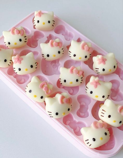 Images Hello Kitty, Kitty Cafe, Kawaii Cooking, Hello Kitty Themes, Cute Baking, Hello Kitty Cake, Cute Snacks, Hello Kitty Birthday, Dandelion Recipes