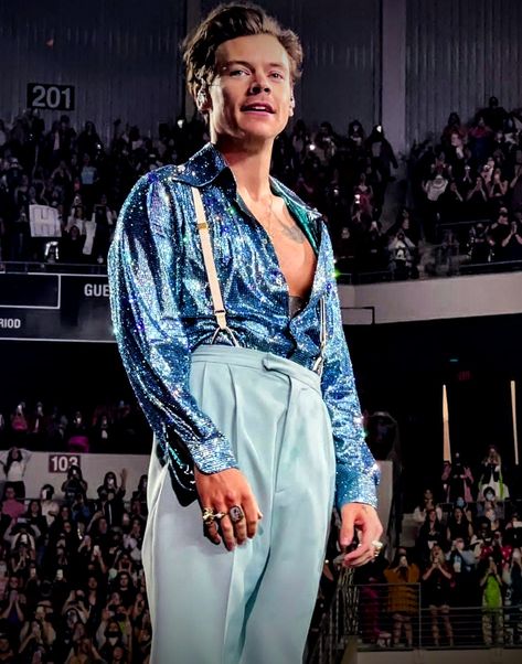 Old Vegas Outfit Ideas, Disco Outfit Men 70s Fashion, Modern Disco Outfit Men, Glitz And Glam Outfit For Men, Harry Styles Blue Outfit, Disco Glam Outfits Men, Men Disco Outfit, Freshers Decoration, Disco Party Outfit Men