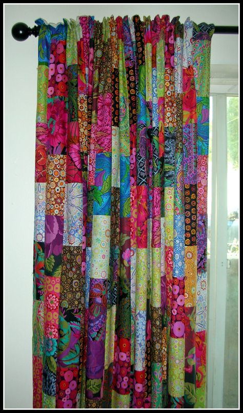 Boho quilt curtains Summerhouse Decor, Cozy Curtains, Spiritual Bedroom, Fabric Recycling, Curtains For Closet Doors, Cortina Boho, Boho Decorating, Cortinas Boho, Boho Bedrooms