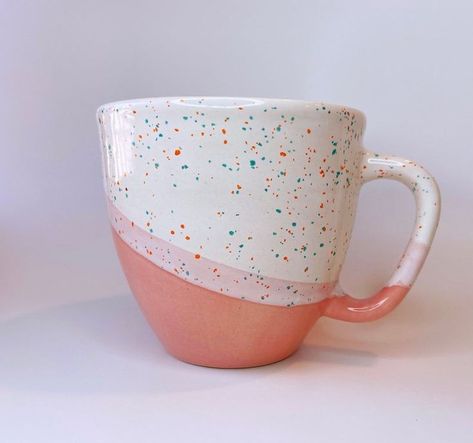 Mug Underglaze Ideas, Pottery Mug Ideas Paint, Cute Painted Mugs, Paint Mug Ideas, Pottery Painting Designs Mugs, Mug Art Paint, Paint Your Own Pottery Ideas Mug, Mug Painting Ideas Diy, Pottery Painting Mug Ideas