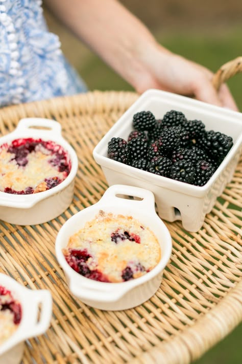 The Easiest Mini Blackberry Cobblers! Only 6 ingredients! Elisabeth And Butter, Mini Cocotte Recipe, Staub Dutch Oven, Ramekin Recipe, Cocotte Recipe, Blackberry Cobbler Recipe, Le Creuset Recipes, Recipes Southern, Styled Photoshoot