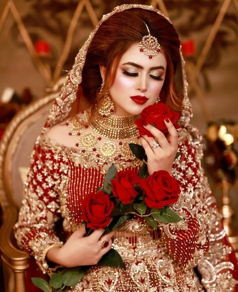 Awesomeness#amazing bridalmakeover#gorgeousbridallook#prettybride#Pakistaniweddings#baraatlook#stunning bridal outfit Black Dresses Birthday, Design Dresses Drawing, Dresses Drawing Design, Dresses And Sneakers Outfit, Casual Dresses With Sneakers, Evening Dresses Elegant Short, Engagement Hijab, Elegant Short Dresses, Dresses And Cowboy Boots