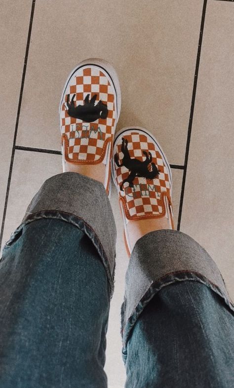 Western Painted Vans, Western Vans, Painting Vans, Punchy Fashion, Vans Art, Rodeo Clothes, Vans Painted, Painted Shoes Diy, Western Fits