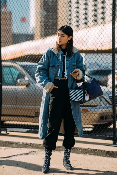 Day 6 Casual Chic Street Style, Plunging Dress, Denim Street Style, Lana Condor, Street Style 2018, Street Style Edgy, Fresh Outfits, Plunge Dress, Mens Fashion Classy